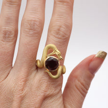 Laden Sie das Bild in den Galerie-Viewer, Heavy 18k Garnet Snake Ring