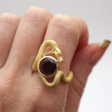 Laden Sie das Bild in den Galerie-Viewer, Heavy 18k Garnet Snake Ring
