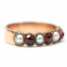 Laden Sie das Bild in den Galerie-Viewer, 9k Rose Cut Garnet Pearl Half Hoop Band