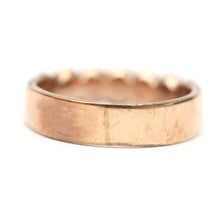 Laden Sie das Bild in den Galerie-Viewer, 9k Rose Cut Garnet Pearl Half Hoop Band