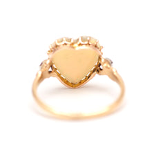 Laden Sie das Bild in den Galerie-Viewer, 15k Opal Heart Ring