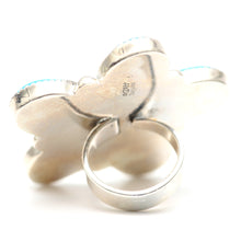 Laden Sie das Bild in den Galerie-Viewer, Large Turquoise Daisy Ring