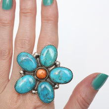 Laden Sie das Bild in den Galerie-Viewer, Large Turquoise Daisy Ring