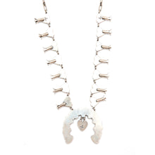 將圖片載入圖庫檢視器 Federico Jimenez Heart Squash Blossom