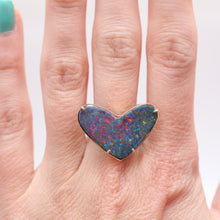 Laden Sie das Bild in den Galerie-Viewer, 14k Wild Heart Opal Ring