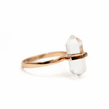 Laden Sie das Bild in den Galerie-Viewer, 14k Crystal Quartz Ring