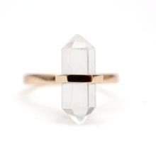 Laden Sie das Bild in den Galerie-Viewer, 14k Crystal Quartz Ring