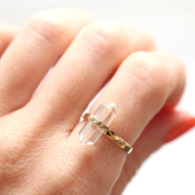 Laden Sie das Bild in den Galerie-Viewer, 14k Crystal Quartz Ring