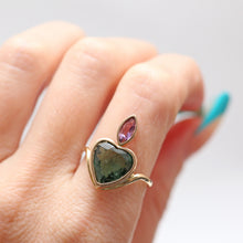 Laden Sie das Bild in den Galerie-Viewer, 14k Teal Tourmaline Flaming Heart Ring
