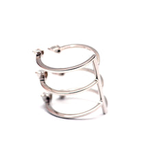 Laden Sie das Bild in den Galerie-Viewer, 18k Jagged Diamond Cuff Ring