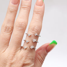 Laden Sie das Bild in den Galerie-Viewer, 18k Jagged Diamond Cuff Ring