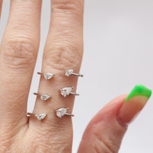 Laden Sie das Bild in den Galerie-Viewer, 18k Jagged Diamond Cuff Ring