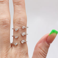 Laden Sie das Bild in den Galerie-Viewer, 18k Jagged Diamond Cuff Ring