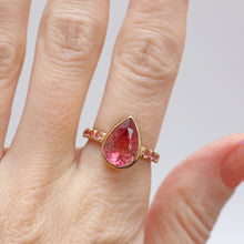 Laden Sie das Bild in den Galerie-Viewer, 14k Multitone Pink Tourmaline Ring