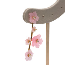 將圖片載入圖庫檢視器 Carved Hanami Earrings