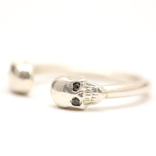 Laden Sie das Bild in den Galerie-Viewer, Diamond Skull Cuff Ring