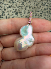 Laden Sie das Bild in den Galerie-Viewer, 14k Pink Tourmaline Sea Goddess Pearl Pendant