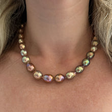 Laden Sie das Bild in den Galerie-Viewer, 14k Rainbow Metallic Baroque Pearl Necklace
