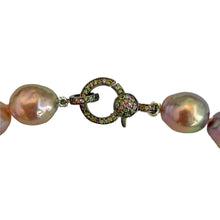 Laden Sie das Bild in den Galerie-Viewer, Rainbow Metallic Baroque Pearl Necklace