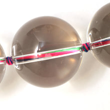 Laden Sie das Bild in den Galerie-Viewer, 14k Giant Rock Crystal Necklace