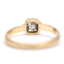 Laden Sie das Bild in den Galerie-Viewer, 18k Salt and Pepper Diamond Ring