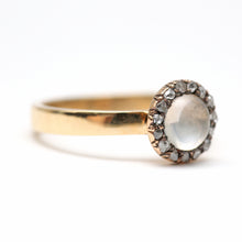 Laden Sie das Bild in den Galerie-Viewer, 14k Moonstone Diamond Ring