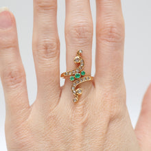Laden Sie das Bild in den Galerie-Viewer, 18k Rose Cut Diamond and Emerald Victorian Ring