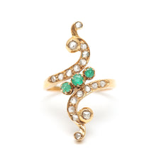 Laden Sie das Bild in den Galerie-Viewer, 18k Rose Cut Diamond and Emerald Victorian Ring
