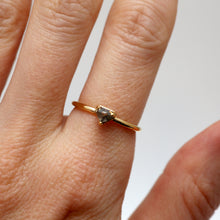 將圖片載入圖庫檢視器 14k Black Diamond Bitty Shield Ring