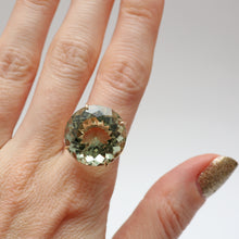 將圖片載入圖庫檢視器 Gigantic 10k Green Amethyst Cocktail Ring
