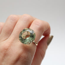將圖片載入圖庫檢視器 Gigantic 10k Green Amethyst Cocktail Ring