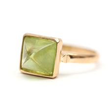 Charger l'image dans la galerie, 14k Peridot Pyramid Ring