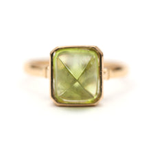 Charger l'image dans la galerie, 14k Peridot Pyramid Ring