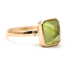Charger l'image dans la galerie, 14k Peridot Pyramid Ring