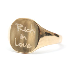 Laden Sie das Bild in den Galerie-Viewer, 9k "Rich in Love" Signet Ring