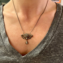 將圖片載入圖庫檢視器 Rose Cut Diamond Floral Necklace