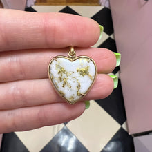 將圖片載入圖庫檢視器 Giant Gold in Quartz Heart