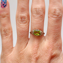 將圖片載入圖庫檢視器 10k Peridot Art Deco RIng