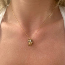 將圖片載入圖庫檢視器 14k Art Nouveau Dog Pendant