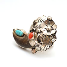 Load image into Gallery viewer, Vintage Navajo Sterling Turquoise Bear Claw Ring
