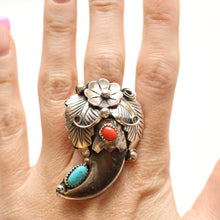 Load image into Gallery viewer, Vintage Navajo Sterling Turquoise Bear Claw Ring
