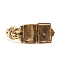 Laden Sie das Bild in den Galerie-Viewer, 10k Victorian Poison Ring
