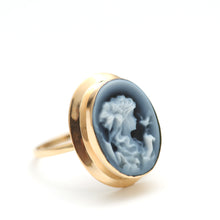 將圖片載入圖庫檢視器 18k Cameo Ring Lady with a Bird
