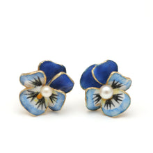 画像をギャラリービューアに読み込む, 14k Tiny Blue Enamel Pansy Stud Earrings
