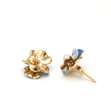 画像をギャラリービューアに読み込む, 14k Tiny Blue Enamel Pansy Stud Earrings
