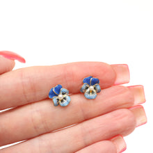 画像をギャラリービューアに読み込む, 14k Tiny Blue Enamel Pansy Stud Earrings
