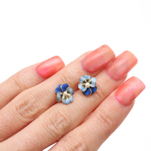 画像をギャラリービューアに読み込む, 14k Tiny Blue Enamel Pansy Stud Earrings

