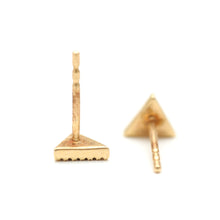 Charger l'image dans la galerie, 14k Pavé Diamond Triangle Stud Earrings
