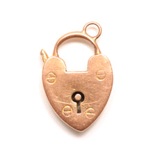 Laden Sie das Bild in den Galerie-Viewer, 9k Rose Gold Small Padlock
