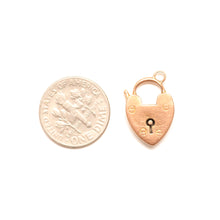 Laden Sie das Bild in den Galerie-Viewer, 9k Rose Gold Small Padlock
